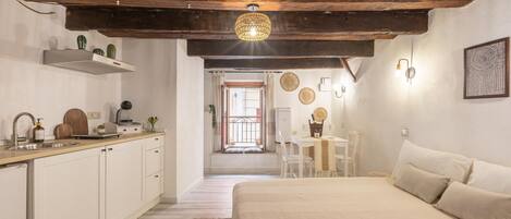 1 غرفة نوم ومكواة/لوح كي وخدمة الإنترنت وملاءات أسرّة