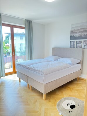 3 bedrooms, iron/ironing board, Internet, bed sheets