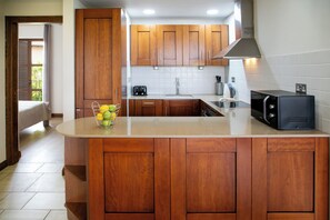 Refrigerador, microondas, horno y lavavajillas