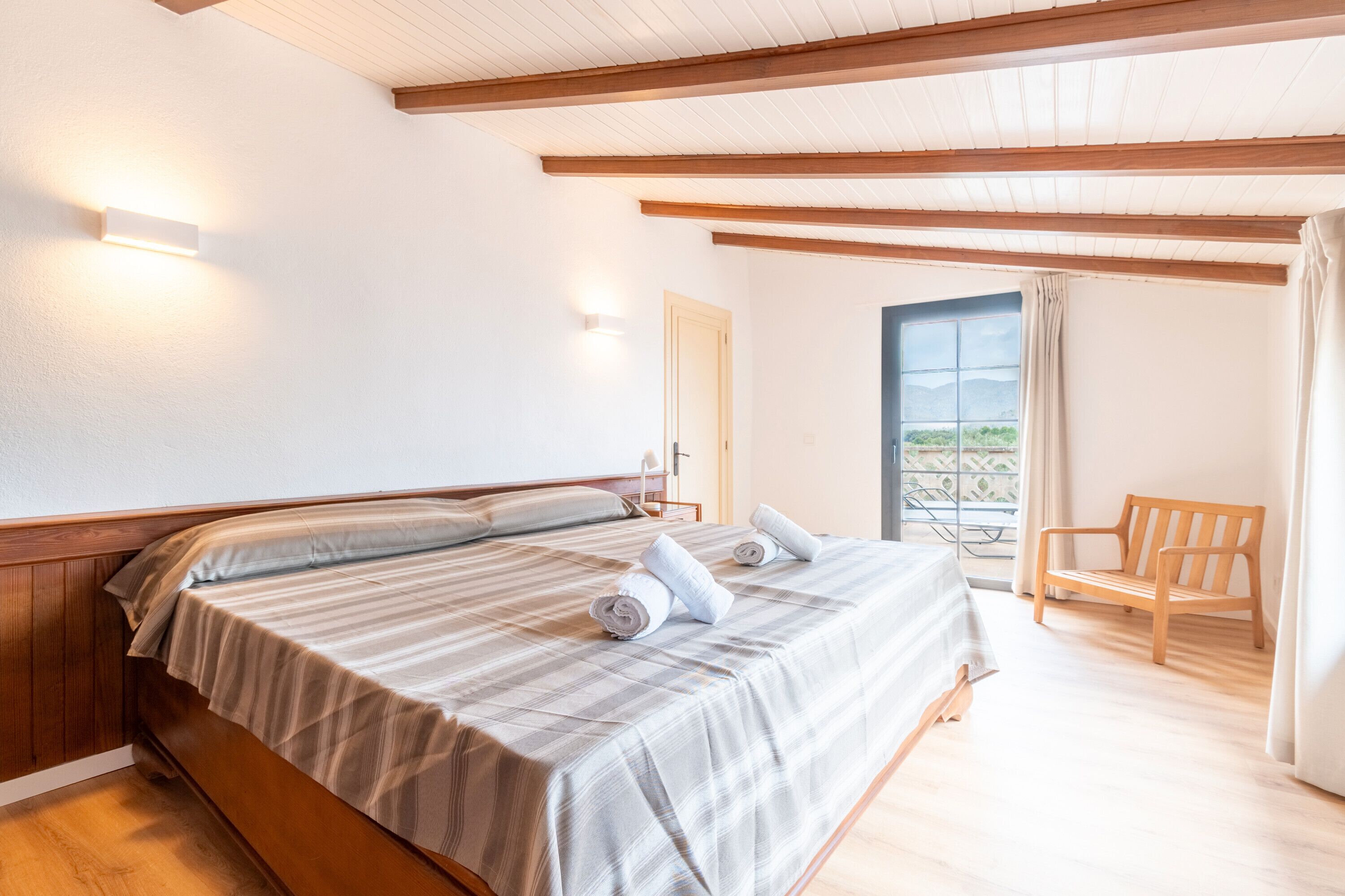 3 chambres, fer et planche à repasser, Wi-Fi, draps fournis