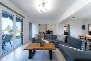 TV - Villa Giota Luxury Living (rodos)