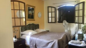 2 chambres, fer et planche à repasser, Wi-Fi, draps fournis