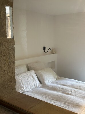 8 bedrooms, internet, bed sheets - Domaine de Péroline: Swimming pool and Jacuzzi (Cézac)