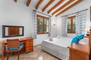 5 chambres, fer et planche à repasser
