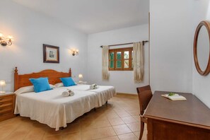 6 chambres, fer et planche à repasser, accès Internet