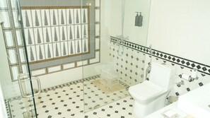 A bathroom with a toilet, sink, and shower. - Evoke Rambagh Ayodhya (Faizabad)