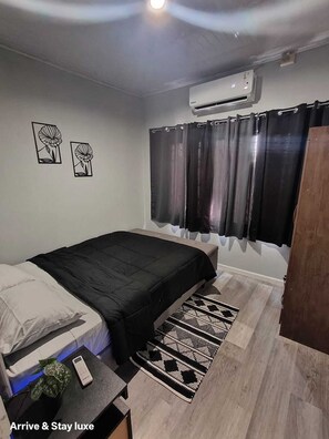 3 bedrooms, iron/ironing board, internet, bed sheets