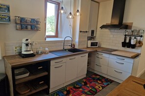 Køleskab, mikrobølgeovn, ovn, kogeplade