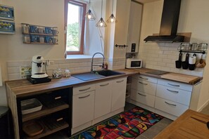 Fridge, microwave, oven, stovetop