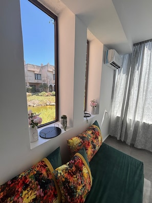 2 bedrooms, iron/ironing board, bed sheets