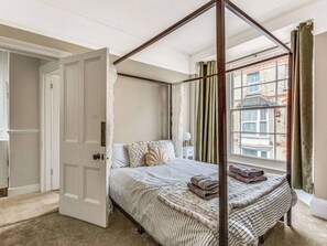4 bedrooms