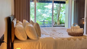Premium bedding, in-room safe, desk, soundproofing