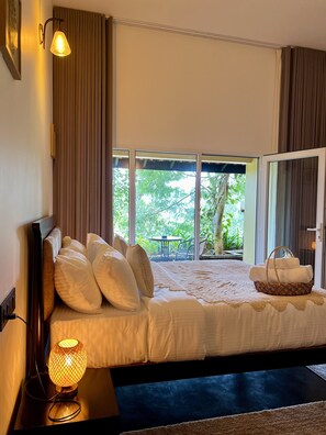 Premium bedding, in-room safe, desk, soundproofing