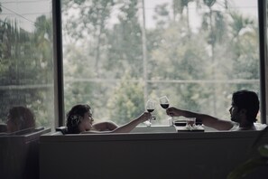 Suite Deluxe, balcon, vue jardin | Bain à remous privé