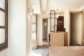 1 bedroom, iron/ironing board, internet, bed sheets