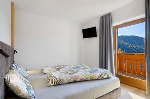 1 bedroom, WiFi, bed sheets - Apartment 'Ifinger' with Mountain View, Shared Garden and Wi-Fi (Avelengo)