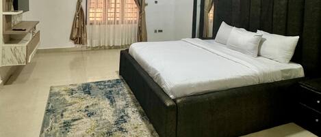 1 bedroom, iron/ironing board, internet, bed sheets