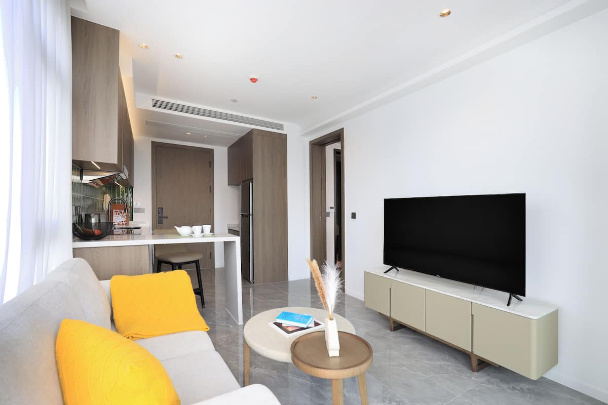 Executive One-Bedroom Apartment | Cofres nos quartos, escrivaninha, espaço de trabalho para notebook