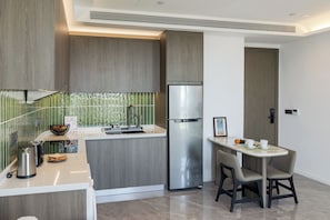 Bassac Suite One-Bedroom Apartment | Premium bedding, memory-foam beds, minibar, in-room safe