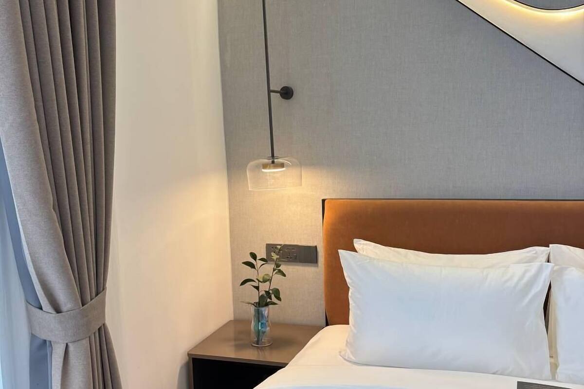 Deluxe King Room | Cofres nos quartos, escrivaninha, espaço de trabalho para notebook