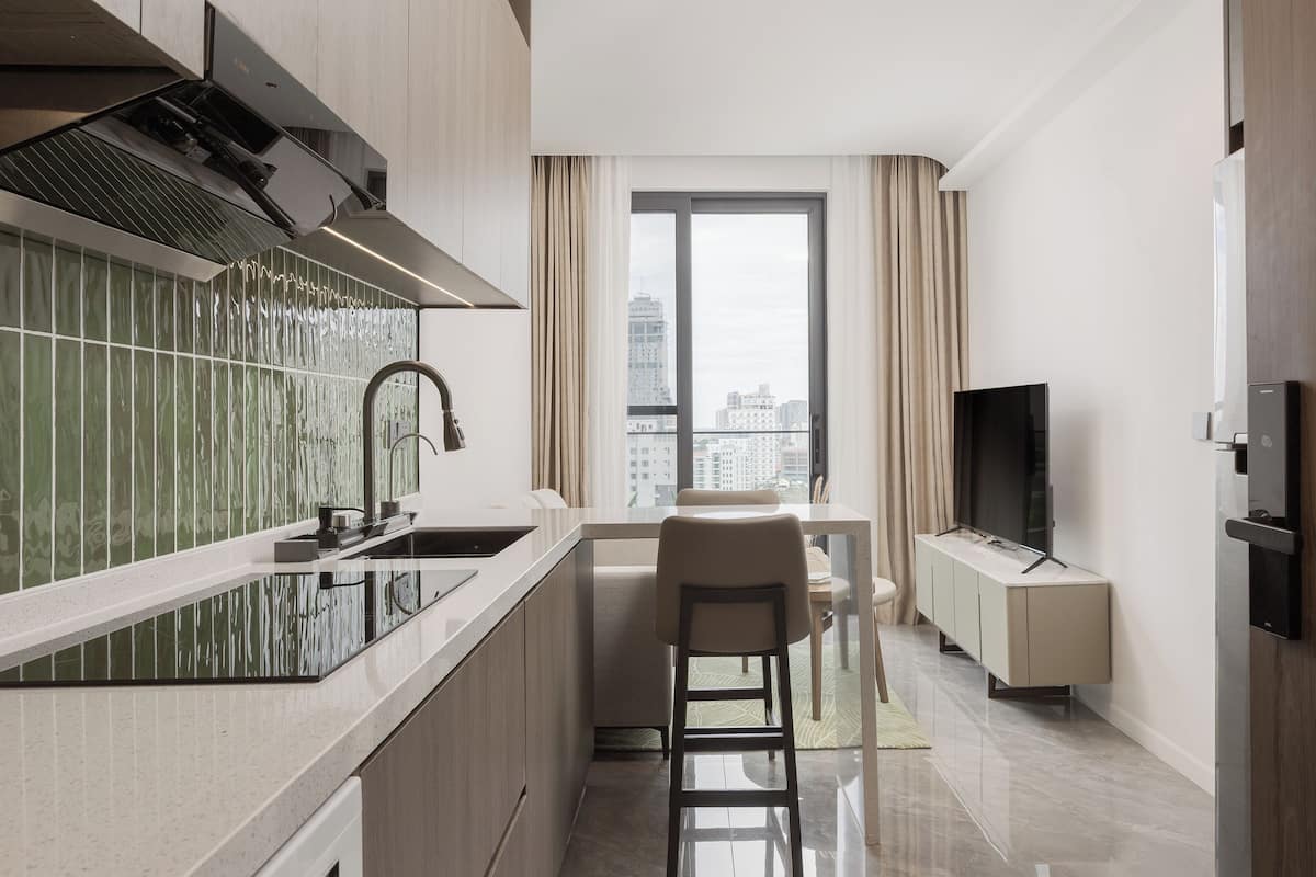 Classic One-Bedroom Apartment | In-room safe, desk, laptop workspace, soundproofing