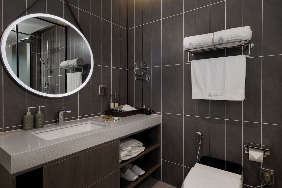 Separate bathtub and shower, free toiletries, hair dryer, slippers