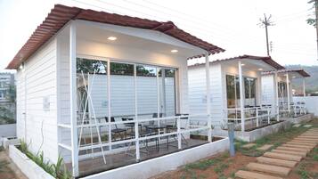 Chambre, balcon, vue jardin