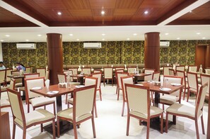 Restaurant - Hotel Reemz (Chiplun)