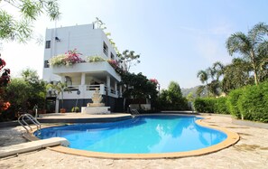 Pool - Hotel Reemz (Chiplun)