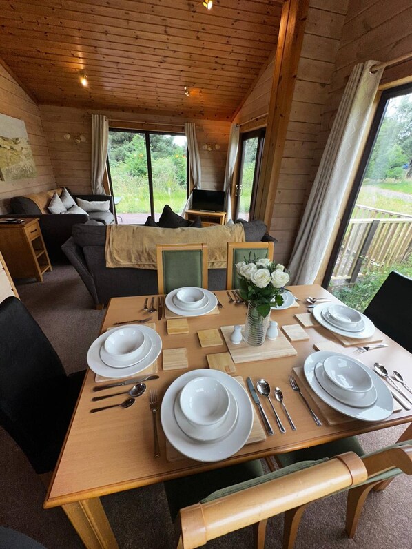 House, 3 Bedrooms | Dining room