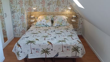 2 slaapkamers, een strijkplank/strijkijzer, internet, beddengoed