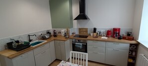 Micro-ondes, four, plaque de cuisson, lave-vaisselle