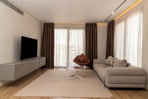 アパートメント バルコニー | リビング エリア | 薄型テレビ