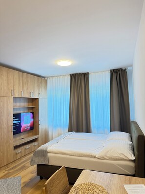 1 bedroom, iron/ironing board, internet, bed sheets