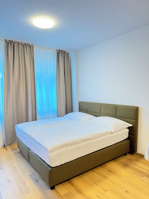 1 bedroom, iron/ironing board, internet, bed sheets