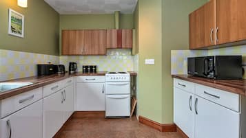 Kühlschrank, Mikrowelle, Ofen, Wasserkocher