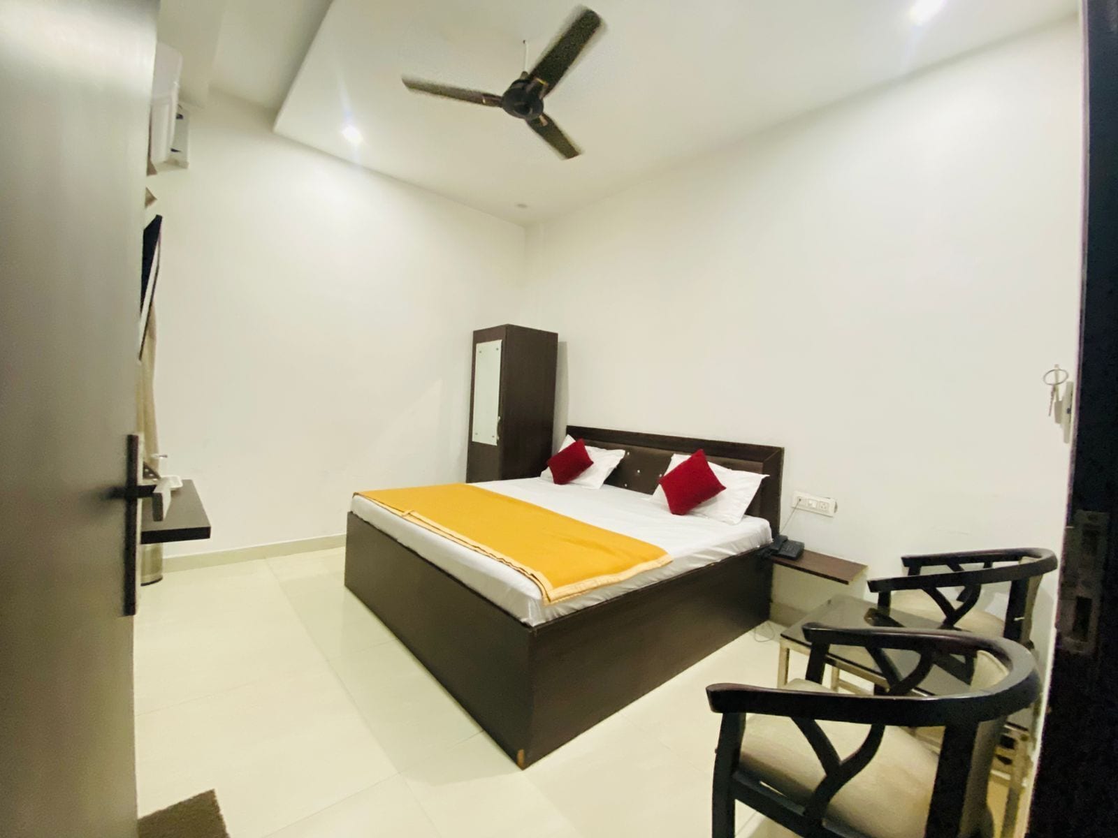 Non-AC Room | Free WiFi
