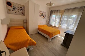3 bedrooms, iron/ironing board, travel cot