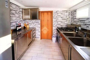 Kühlschrank, Mikrowelle, Toaster