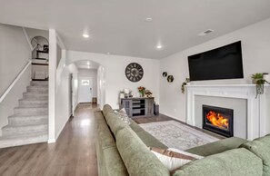 TV, fireplace