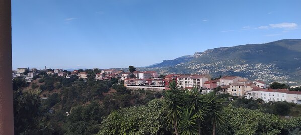 View from property - 4-bedroom villa with pool, Air conditioning, garden, parking in a quiet village (Colomars)
