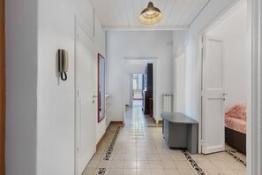 A hallway with a telephone, a mirror, and a bench. - Memories of yesteryear (Roma)