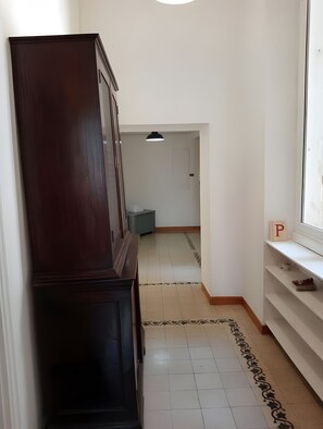 Interior - Memories of yesteryear (Roma)