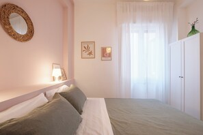 2 bedrooms, iron/ironing board, free WiFi, bed sheets - Cate House | Modern Apt • Netflix - Center of Cagliari (Cagliari)