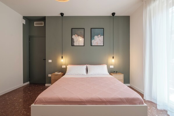 2 bedrooms, iron/ironing board, free WiFi, bed sheets