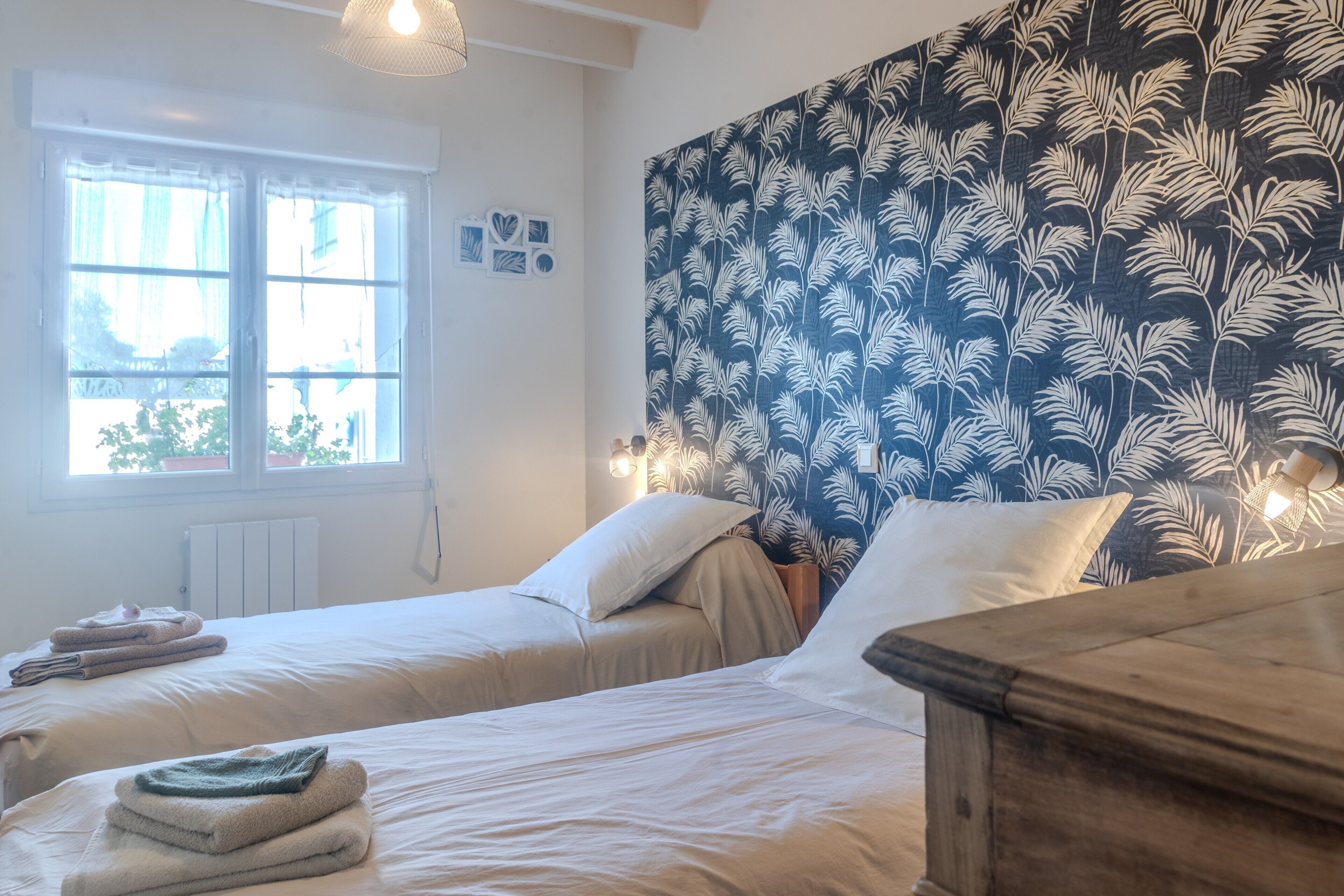 2 dormitoris, planxa i posts de planxar, wifi i roba de llit 