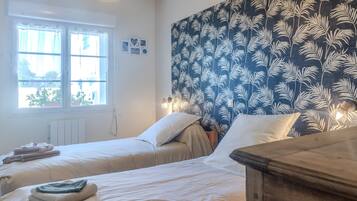 2 dormitoris, planxa i posts de planxar, wifi i roba de llit