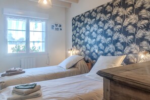 2 chambres, fer et planche à repasser, Wi-Fi, draps fournis