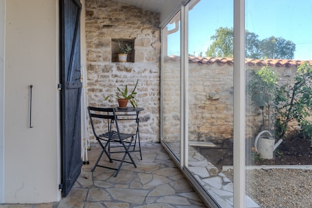 Interior. Charming Cottage: "Chai Nous"