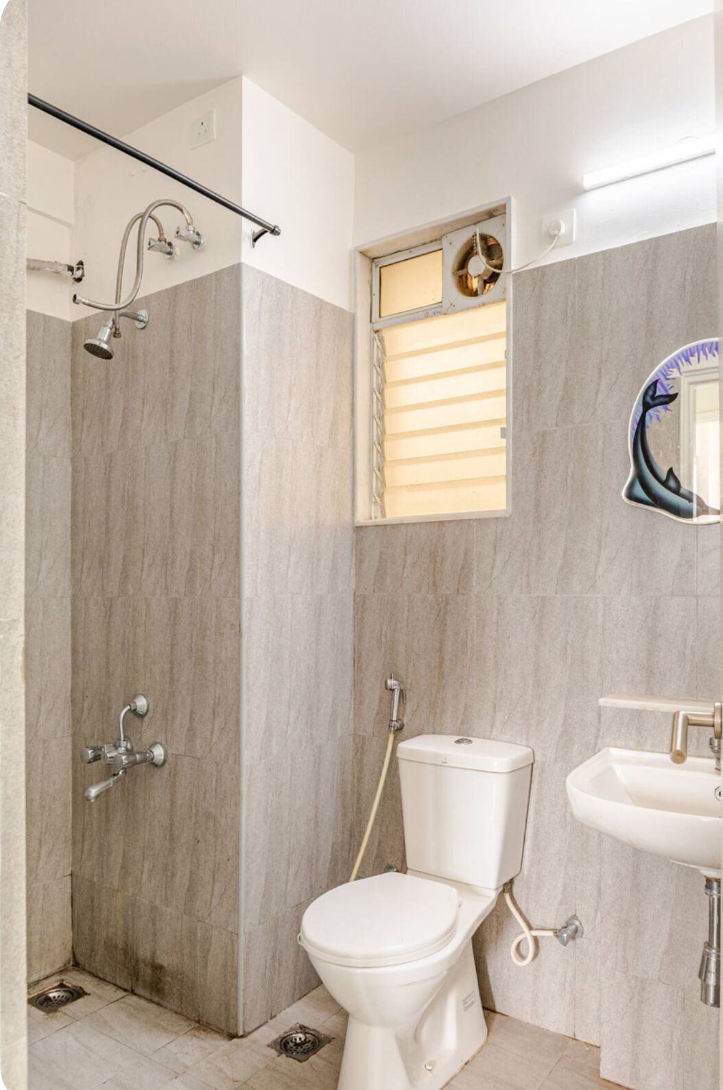 Bruser, hårtørrer, håndklæder, Sæbe